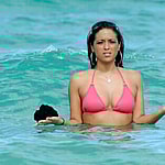 Jersey Shore cast members Sammi quot Sweetheart quot Giancola and Ronnie Ortiz-Magro show PDA on the beach in Miami