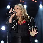 Elle King Butchers Dolly Parton Song As She Performed Drunk [VIDEO]