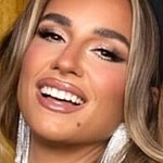 Jessie James Decker smiling