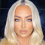 Lindsey Pelas close up