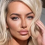 Lindsey Pelas close up