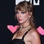 Taylor Swift Surprises Chiefs Fan By Gifting An Item Of Clothing