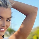 Lindsey Pelas close up