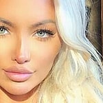 Lindsey Pelas close up