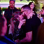 Travis Kelce and Taylor Swift kissing