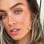 Sommer Ray takes a selfie.