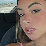 Gabriela Moura takes a selfie.