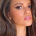 Madison Pettis takes a selfie.