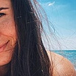 Alexandra Ianculescu takes a selfie.