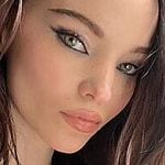 Dove Cameron close up