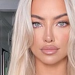 Lindsey Pelas close up