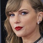 Taylor Swift close up