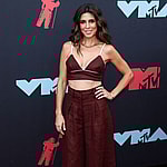 Jamie-Lynn Sigler poses on the red carpet at the 2019 MTV Video Music Awards