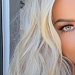 Lindsey Pelas close up