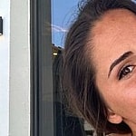 Alexandra Ianculescu takes a selfie.