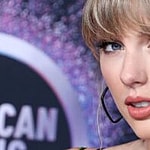 Taylor Swift poses an an event