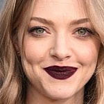 Amanda Seyfriend close up