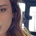 Bella Thorne snaps a selfie.