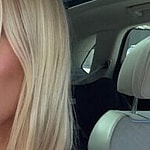 Tammy Hembrow snaps a selfie.