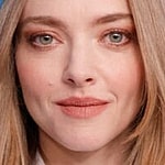 Amanda Seyfriend close up