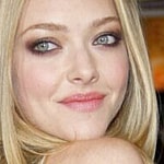 Amanda Seyfriend close up