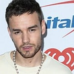 Liam Payne wearing gold chain