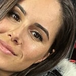 Alexandra Ianculescu snaps a selfie.