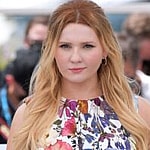 Abigail Breslin (left) Blake Lively (right)