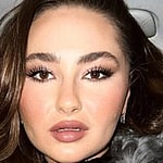 Saska Connery poses for the camera.