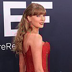 Taylor Swift posing on the red carpet during the red carpet.