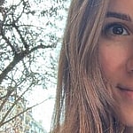 Alexandra Ianculescu snaps a selfie.