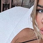 Emily Elizabeth snaps a selfie.