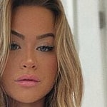 Emily Elizabeth snaps a selfie.