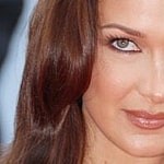 Bella Hadid close up