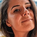 Alexandra Ianculescu snaps a selfe.