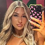 Izzi Dame mirror selfie