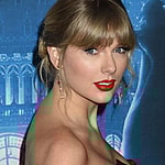Taylor Swift at World Premiere of "CATS" in NYC
