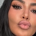 Kim Kardashian duck face selfie