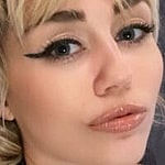 Miley Cyrus selfie