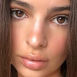 Emily Ratajkowski selfie