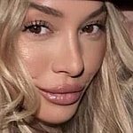 Corinne Olympios takes a selfie