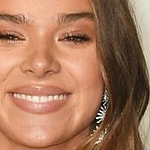 Hailee Steinfeld close up