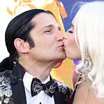 Corey Feldman and Courtney Mitchell kissing