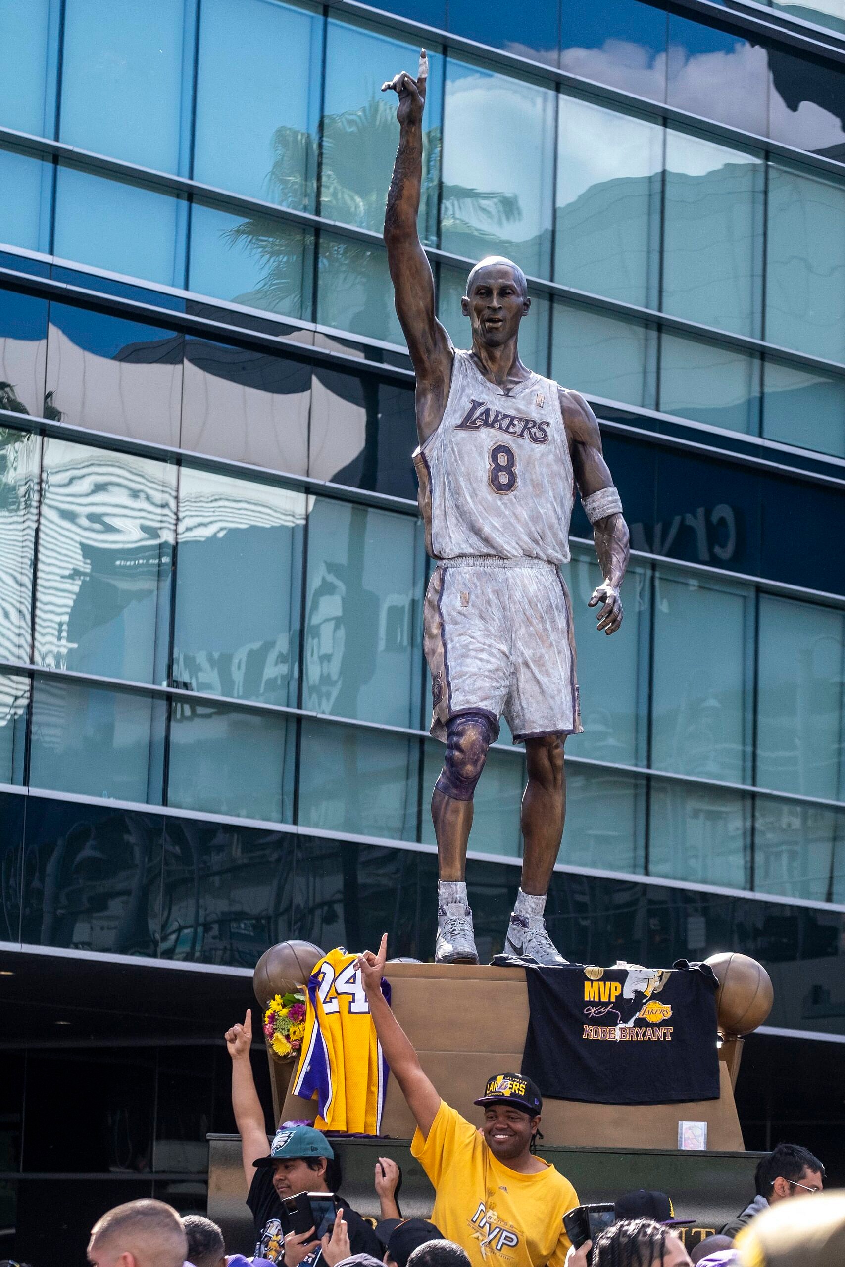 Kobe Bryant statue