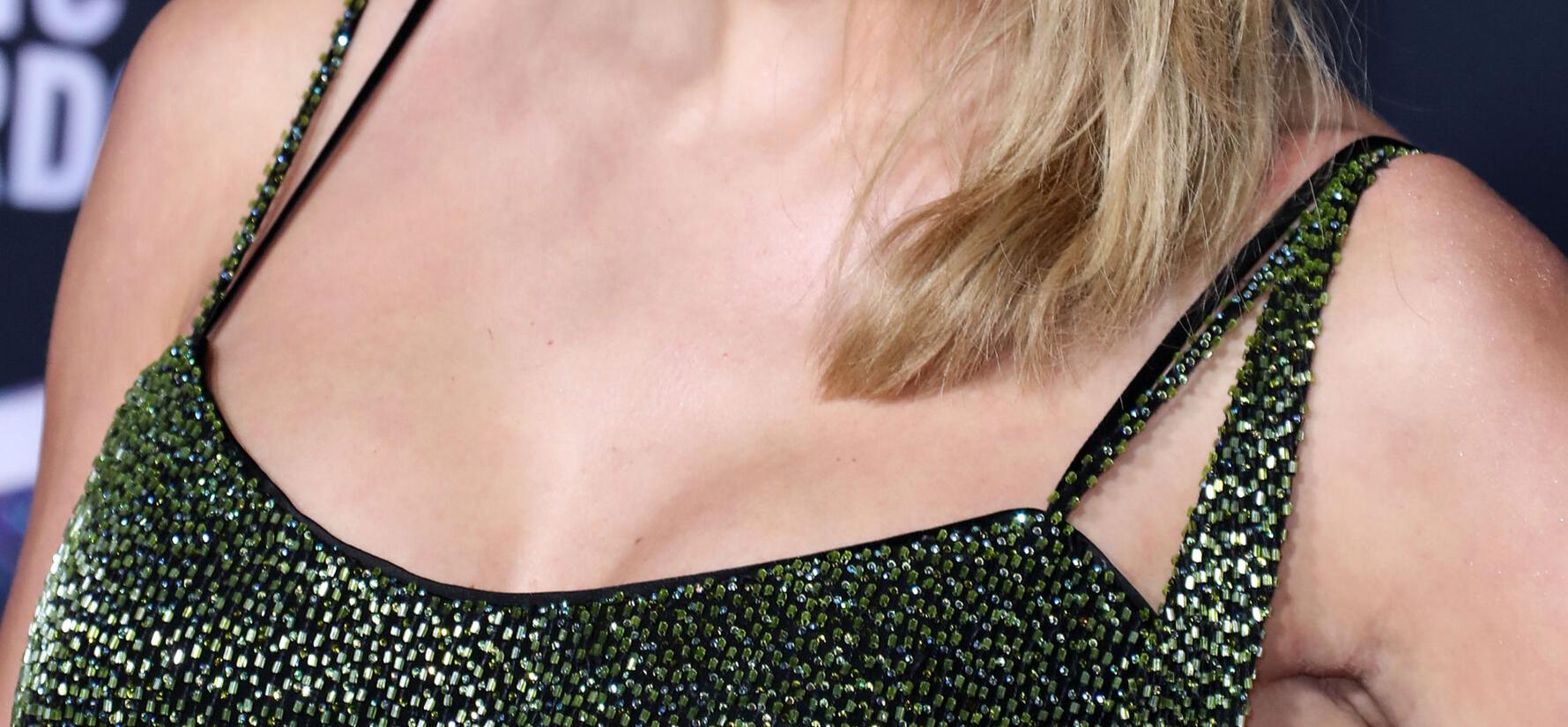 Taylor Swift at the 2019 American Music Awards - Arrivals
