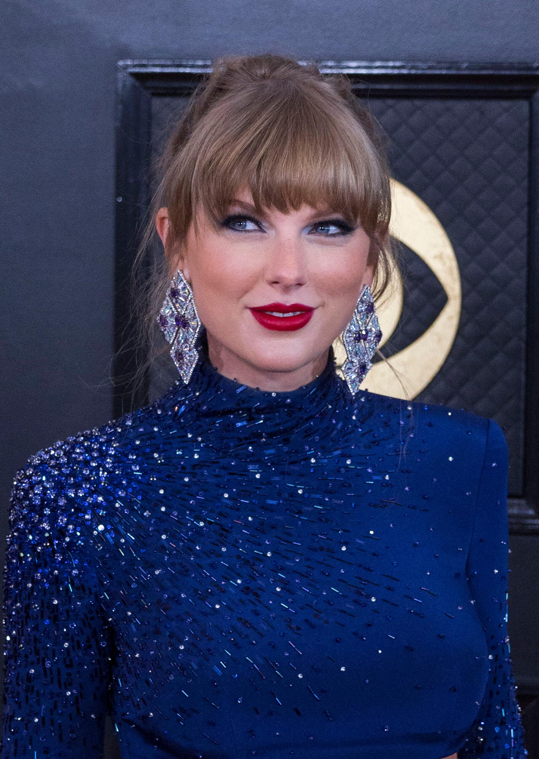 Taylor Swift at the Grammy Awards 2023: RED CARPET