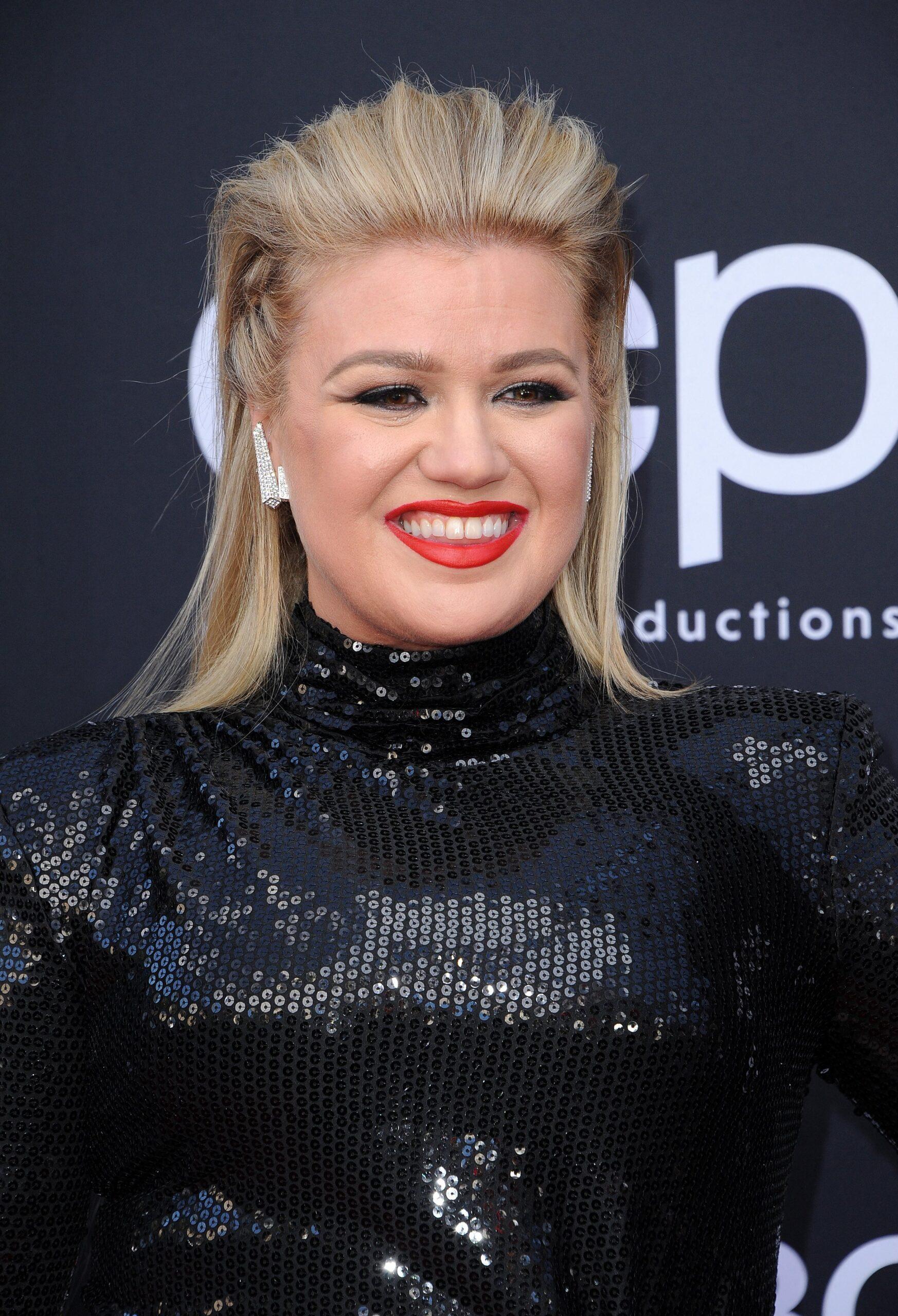 Kelly Clarkson attends the 51st Daytime Emmy Awards