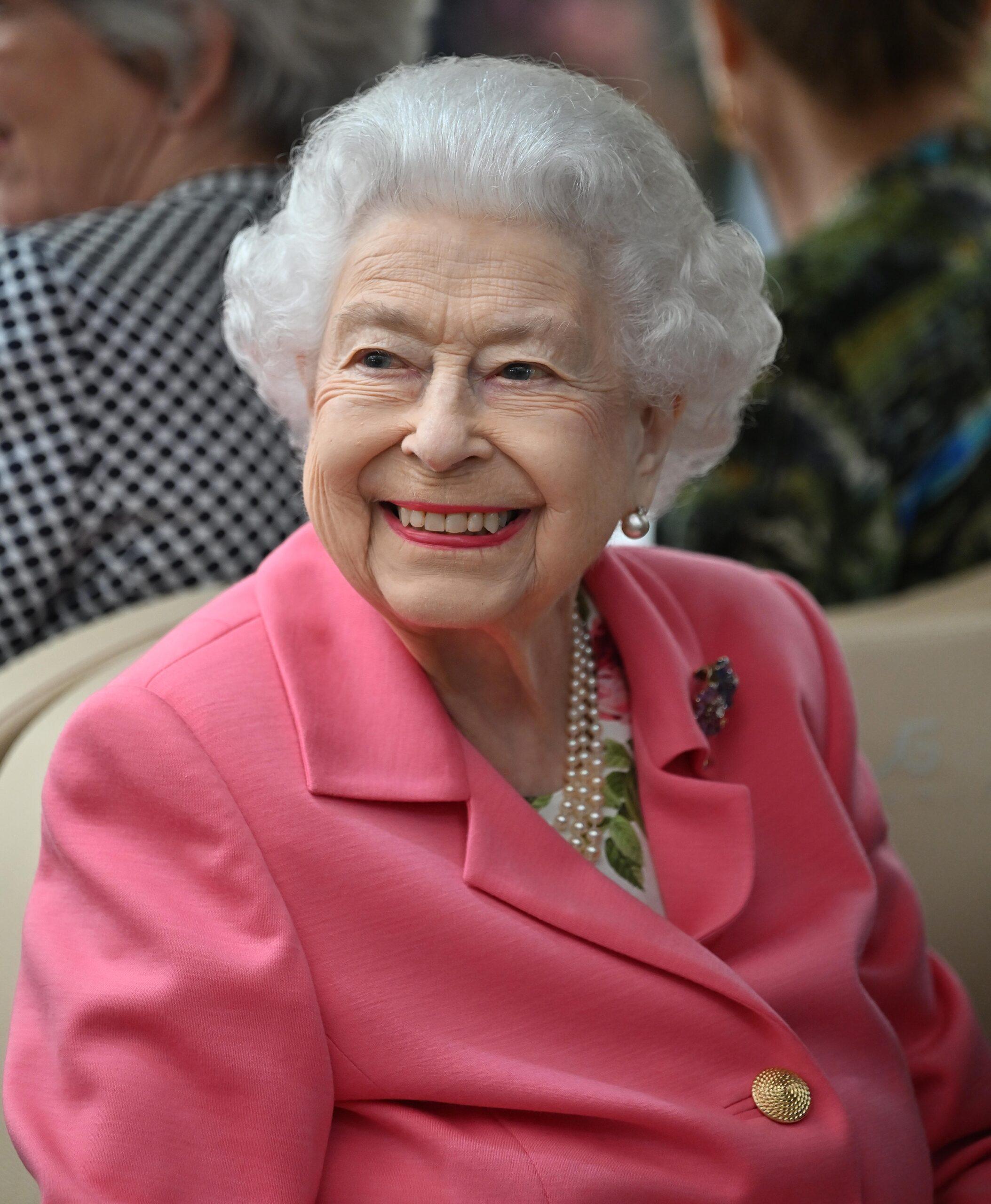 The Queen undertakes her first official engagement in a Golf Buggy