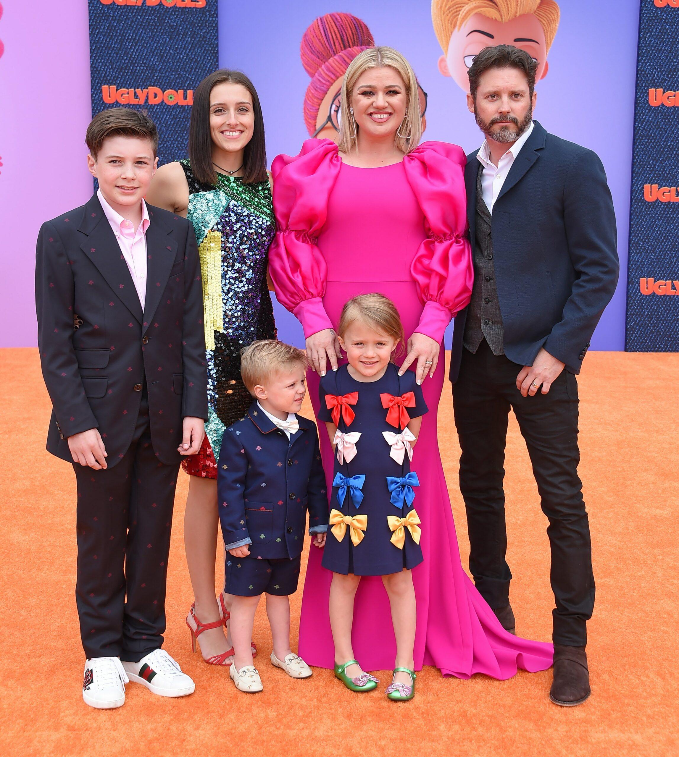 Kelly Clarkson Files To Restore Her Famous Name In Ongoing Divorce