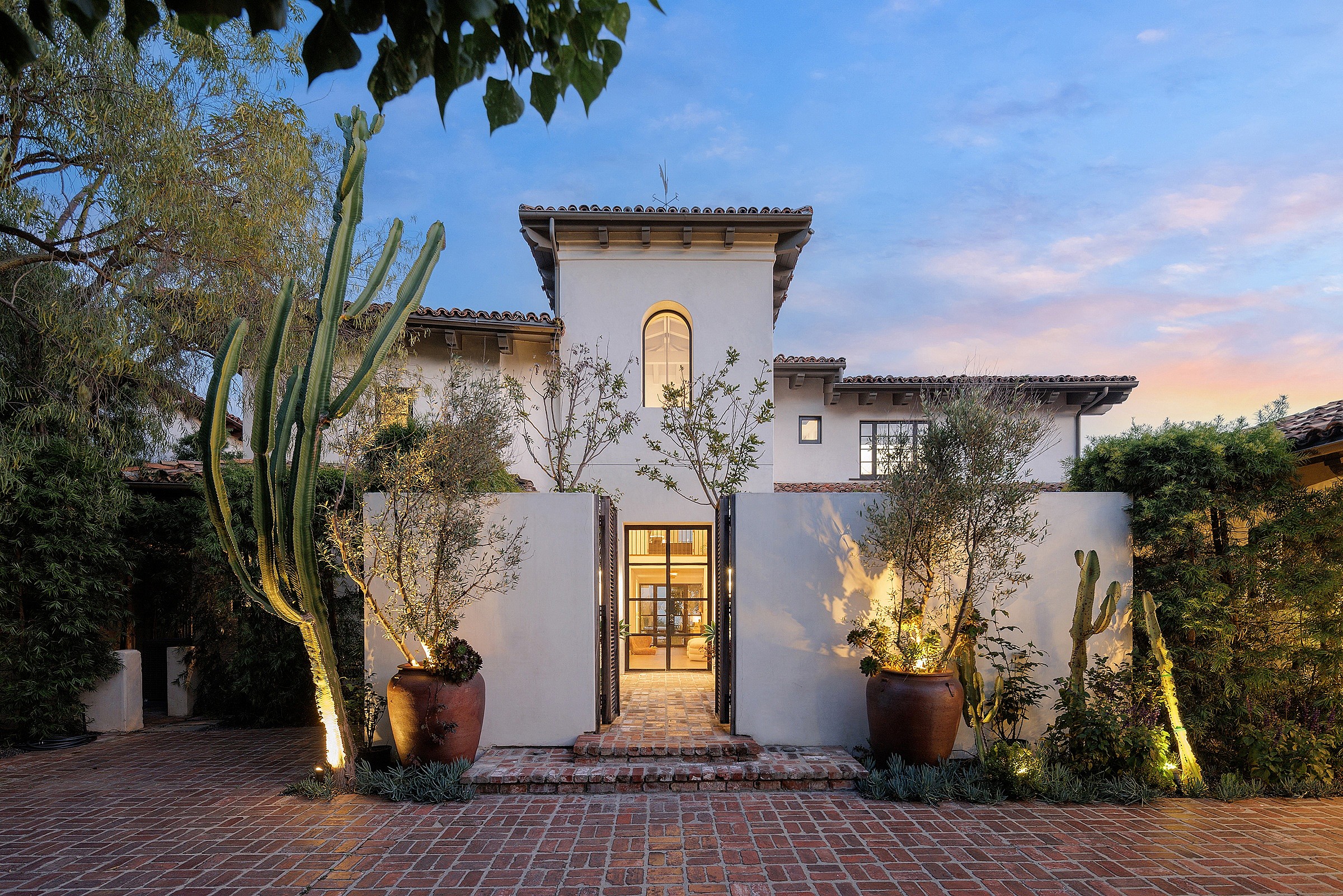 Brad Pitt buys Hollywood Hills mansion for $12 million